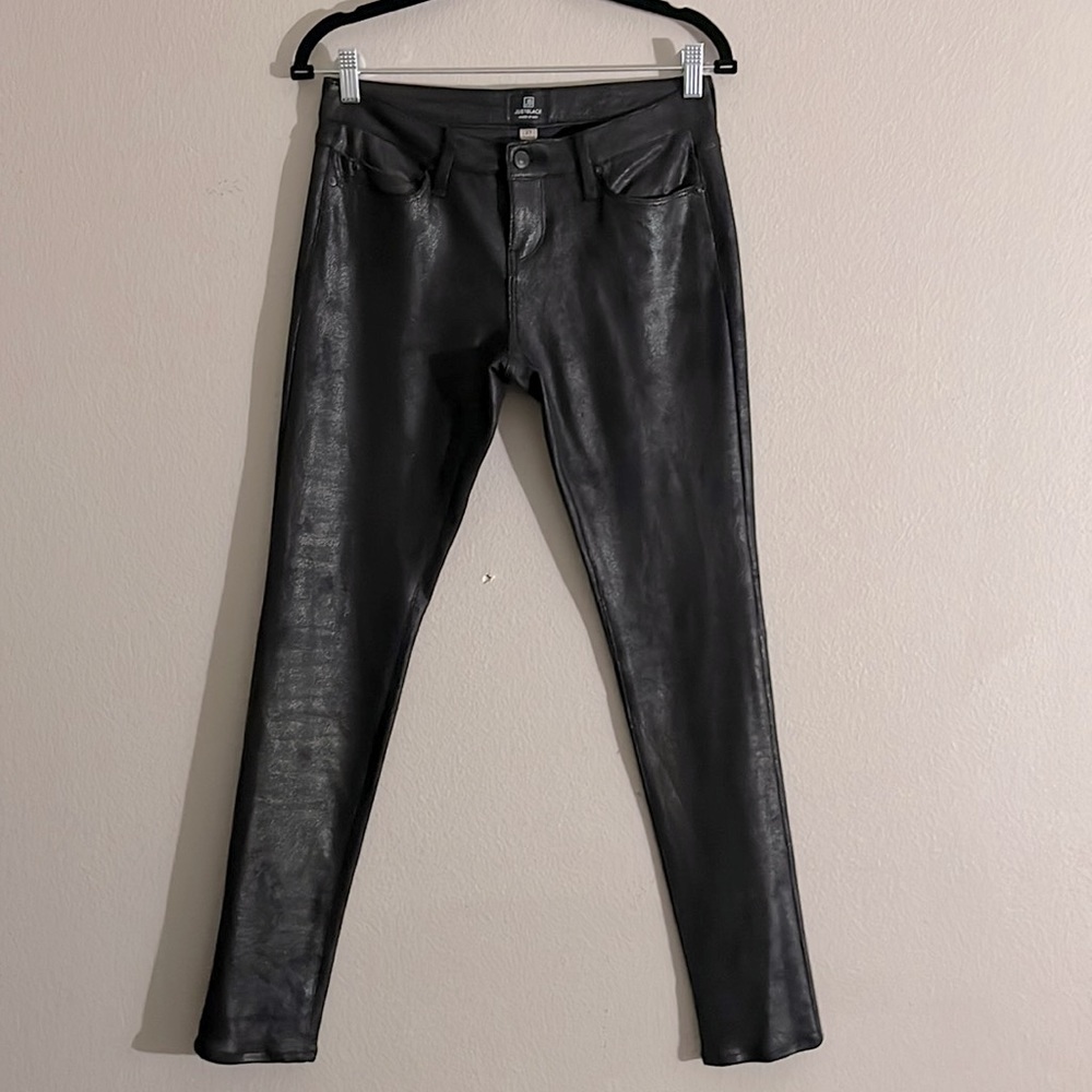 JUST BLACK SOFT COATED TEXTURE BLACK SKINNY JEANS. Size 27.